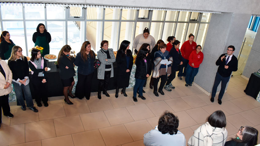 Facultad de Administración y Economía Usach realiza desayuno para homenajear a las madres en su día