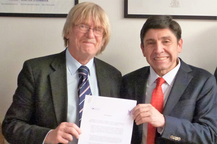 Ingeniería Comercial e INSALCO del Colegio Alemán firman Acuerdo de Cooperación