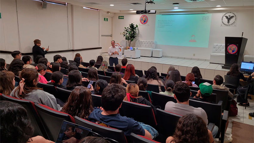 Dr. Enrique Marinao realiza destacada participación en las Jornadas de Estudios de Consumo en México 