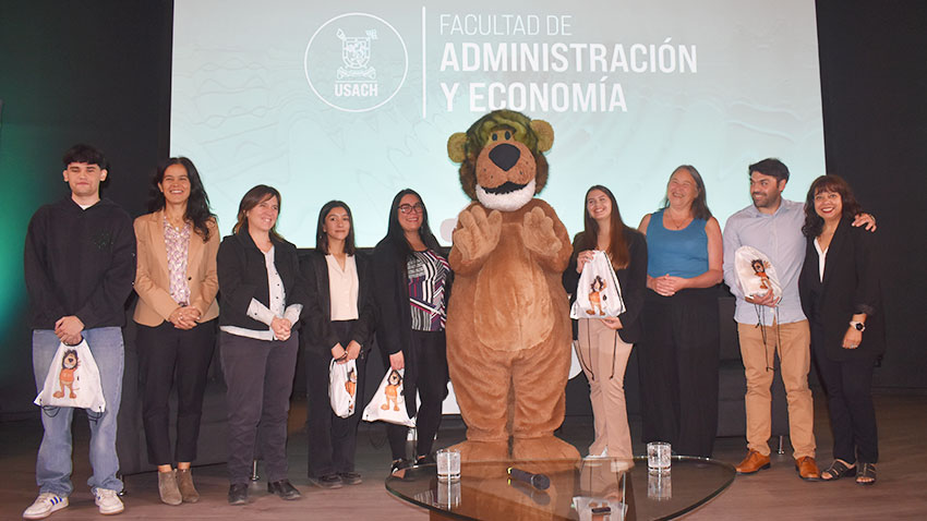 FAE Usach reflexiona sobre migración y derechos humanos en el Día de la Administradora y el Administrador Público