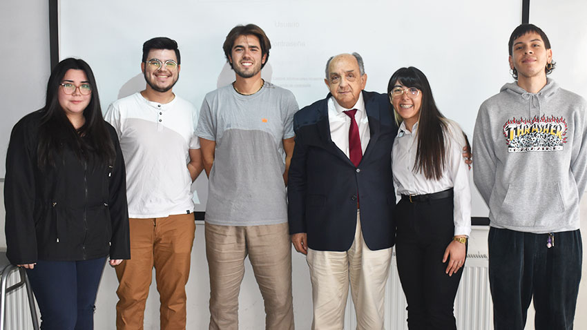 Estudiantes de Ingeniería Comercial en Economía  presentan proyectos finales en el curso de Política Económica de la FAE Usach