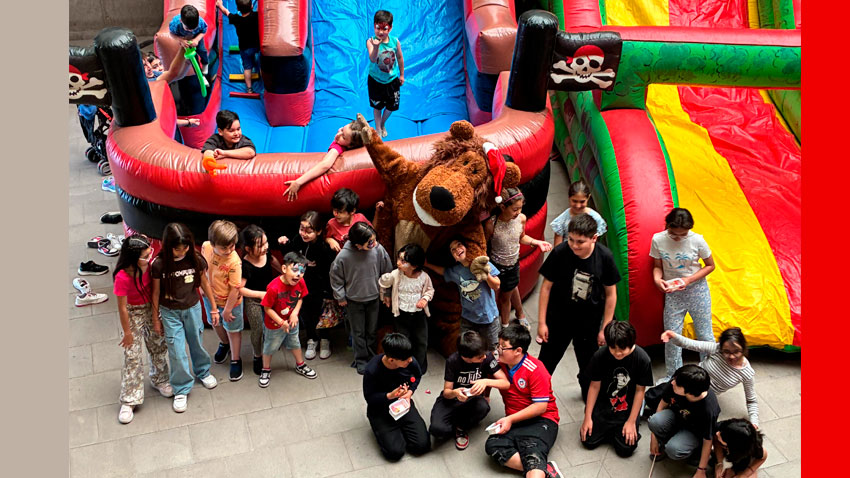 Una mañana para recordar: la FAE Usach se llenó de espíritu navideño junto a sus niñas y niños