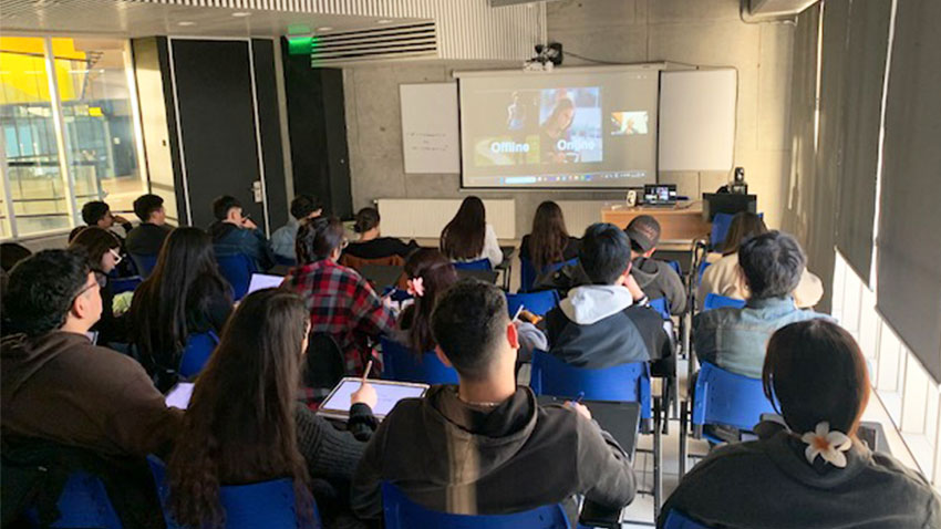 Visión global en el aula: experta mexicana analiza e-commerce y m-commerce en Clase Magistral para estudiantes de Ingeniería Comercial FAE Usach