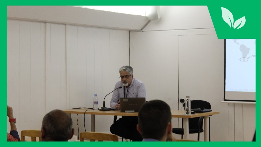 Profesor Luis Jara-Sarrúa expone en Madrid los impactos socioambientales de la industria salmonera en la Patagonia chilena