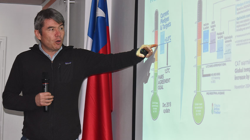 Finanzas climáticas y valor compartido: charla de exministro de medioambiente Marcelo Mena marca la apertura del Magíster en Finanzas 2025 de la FAE Usach