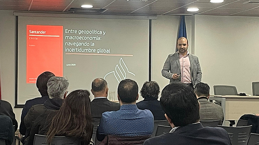 Magíster en Finanzas inaugura su año académico con análisis sobre los desafíos de la incertidumbre global
