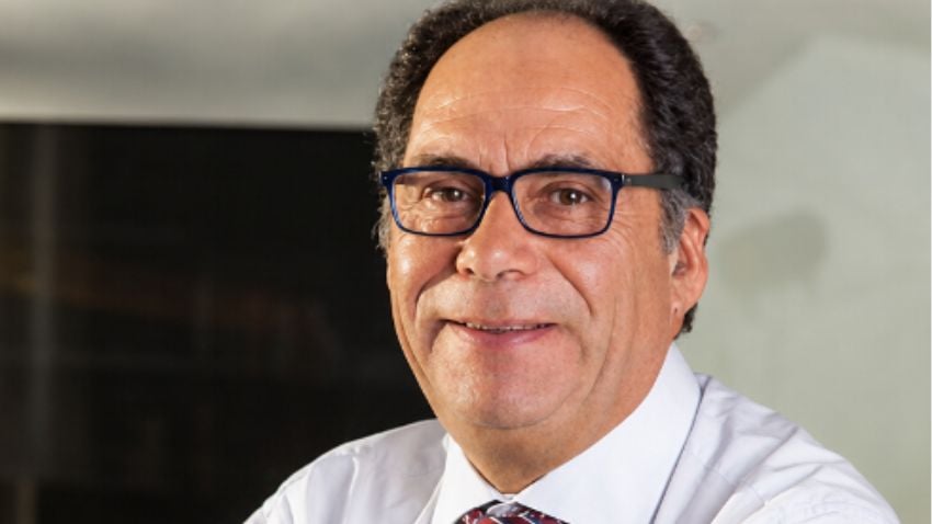 Magíster en Recursos Humanos FAE Usach analiza desafíos de la IA y el futuro laboral junto a exvicepresidente de Codelco